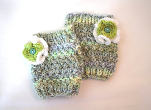 Hand Knitted Moss Stitch Lichen Wildlife Green Button Fingerless Gloves