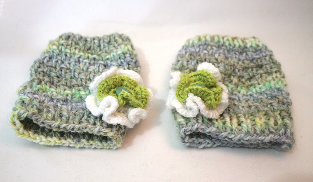 Hand Knitted Moss Stitch Lichen Wildlife Green Button Fingerless Gloves